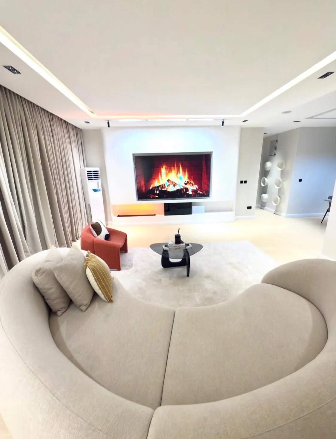 Aura Executive